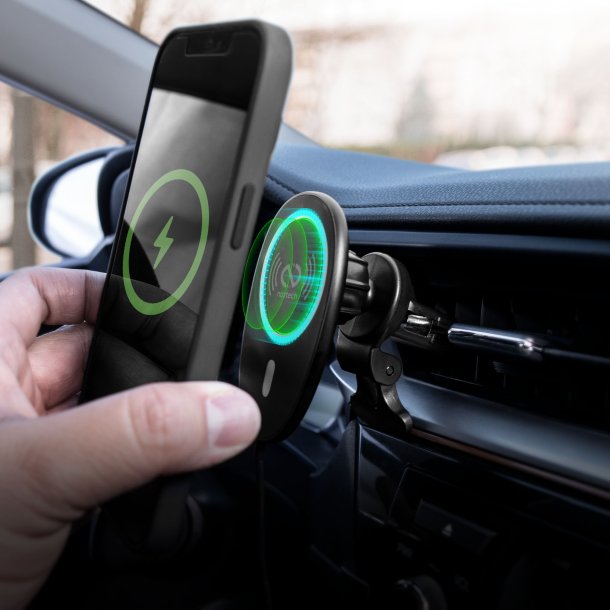 Naztech MagLock Fast Charging Vent Mount w/ Dual Port CLA Car Charger